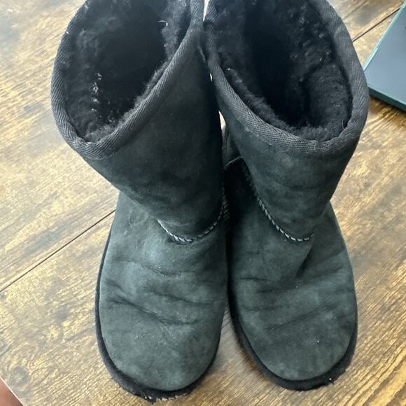 UGG KIDS Classic II Boots Size 2 M Black 1017703 Wool Sheepskin - Picture 2 of 8